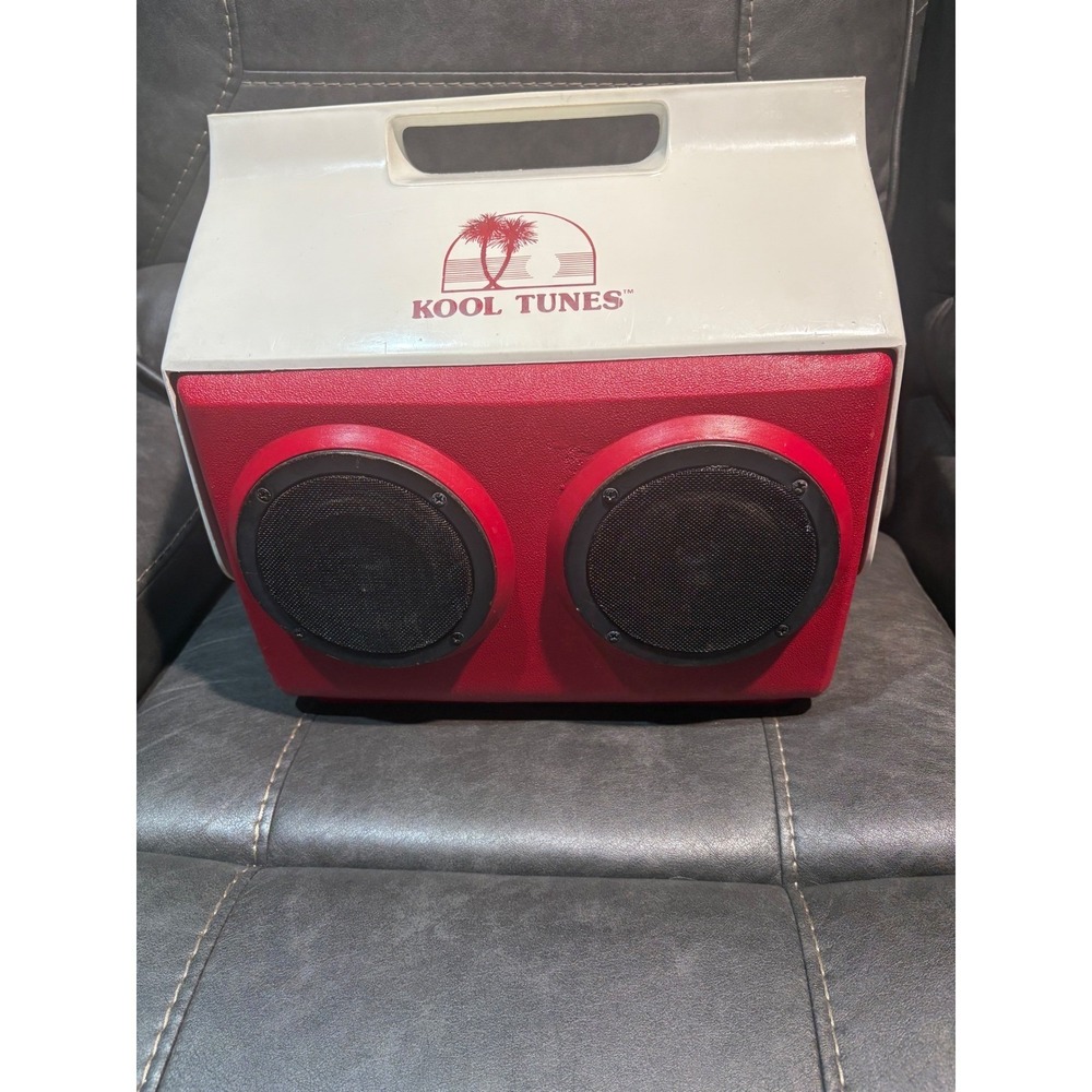 Vintage Igloo Playmate Kool Tunes Cooler Red White Dual Speaker Retro Radio 1990